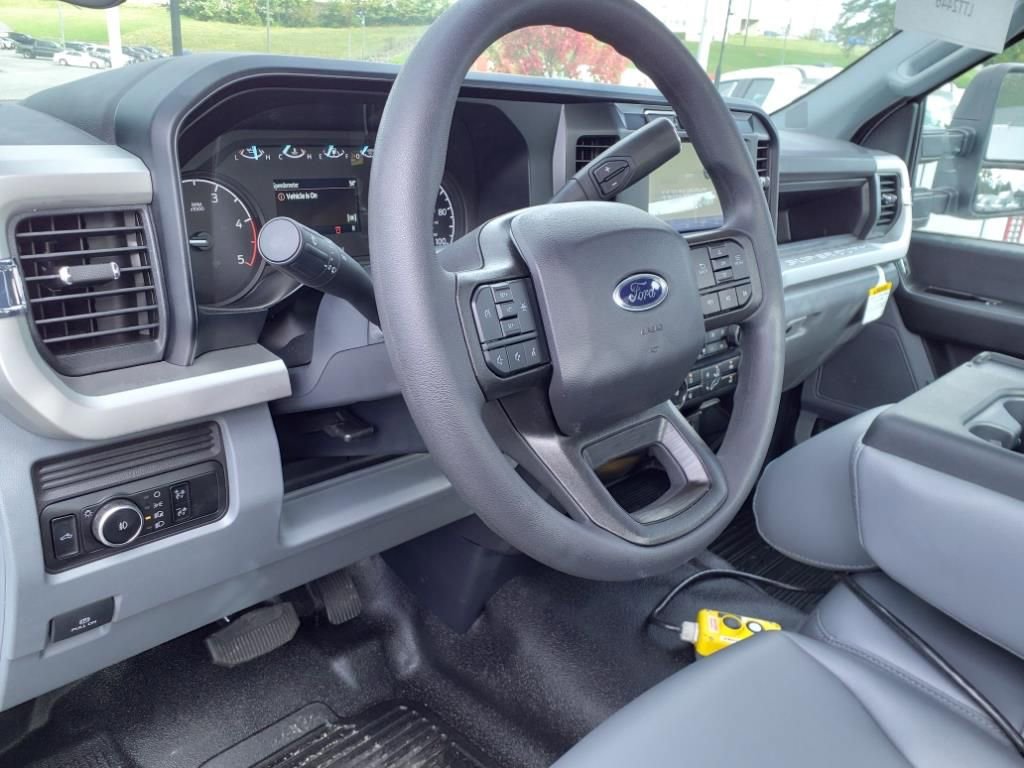 New 2024 Ford F550 4x4 Regular Cab Super Duty image 9