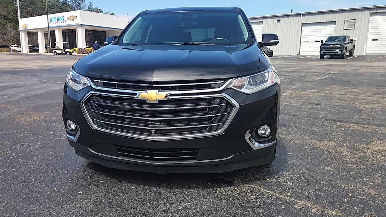 Used 2020 Chevrolet Traverse LT w/ LT Premium Package image 3
