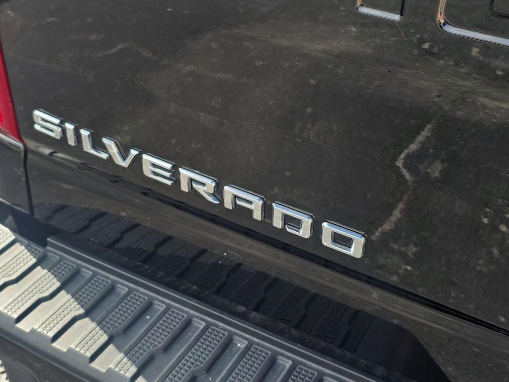 Used 2024 Chevrolet Silverado 2500 Custom w/ Custom Value Package image 6