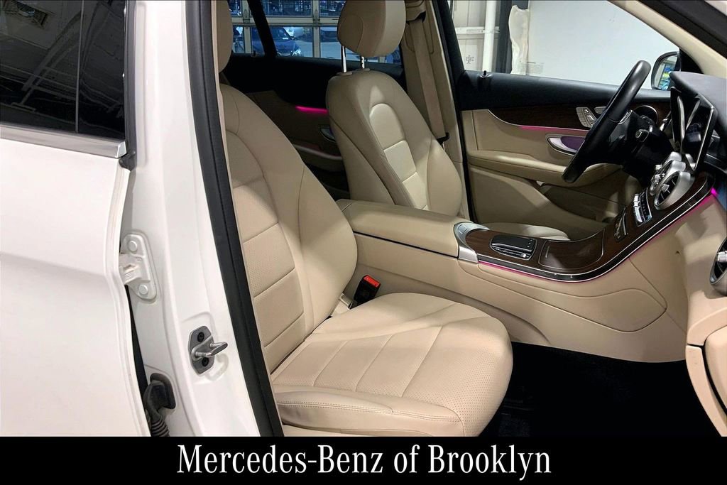 Used 2022 Mercedes-Benz GLC 300 4MATIC image 11