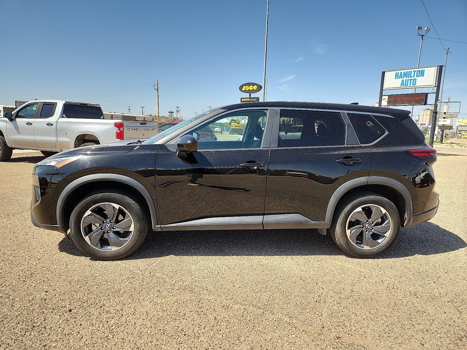 Used 2024 Nissan Rogue SV FWD image 2
