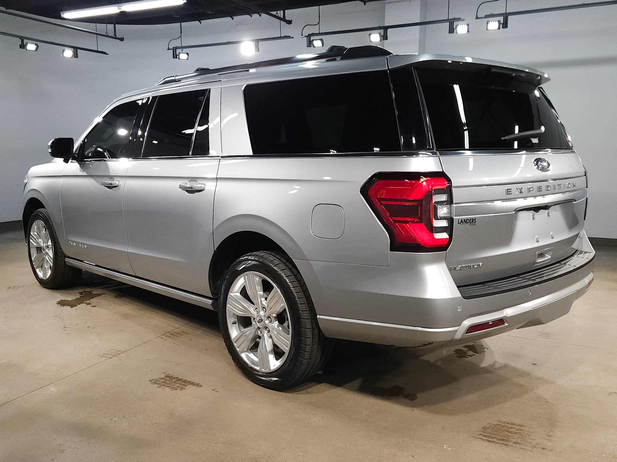 Used 2023 Ford Expedition Max Platinum AWD/4WD image 5
