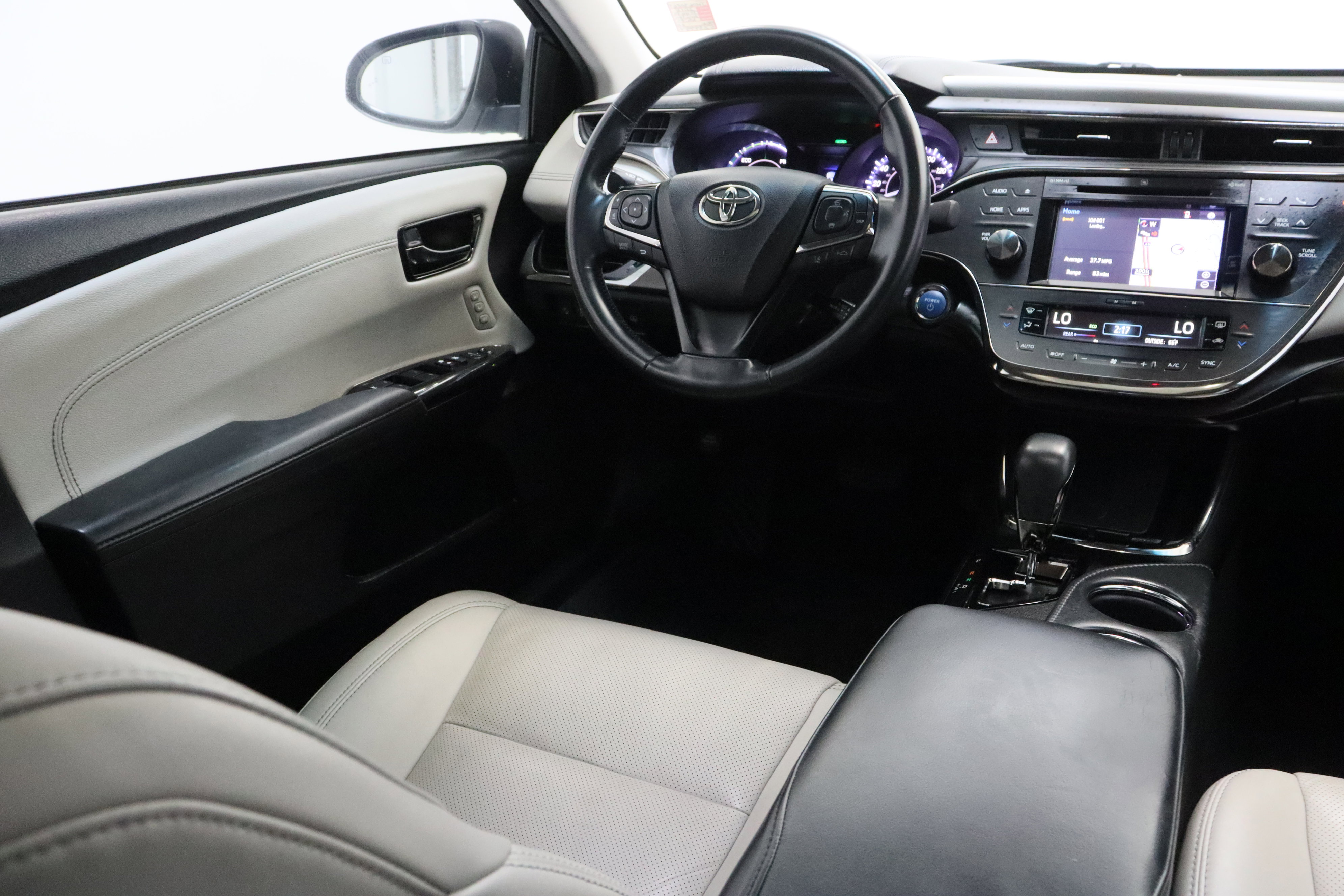 Used 2018 Toyota Avalon Limited FWD image 35
