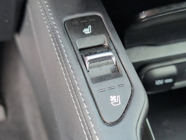 Used 2025 Kia Telluride EX w/ EX Captain's Chair Package image 23