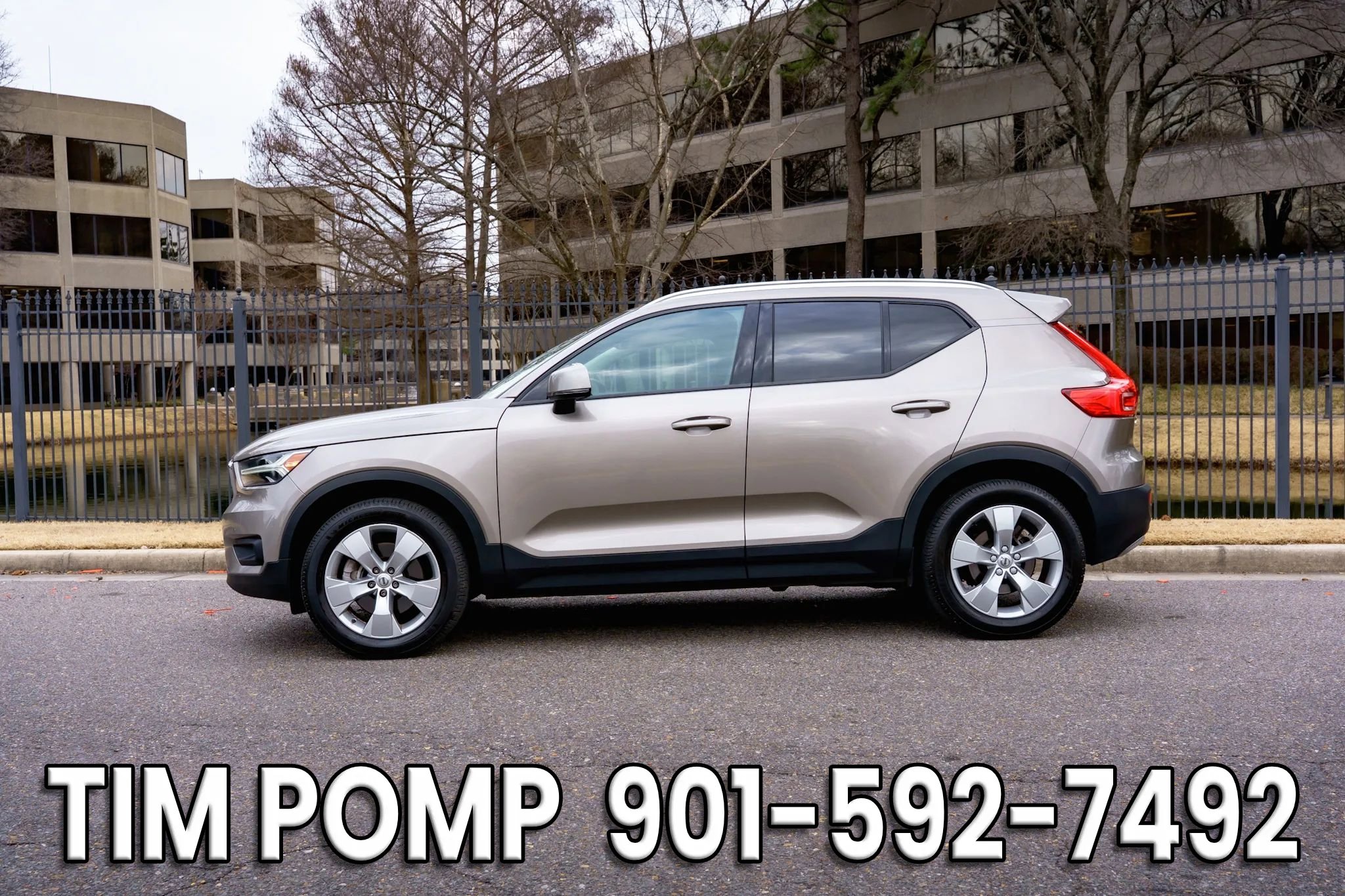 Used 2022 Volvo XC40 T5 Momentum image 9