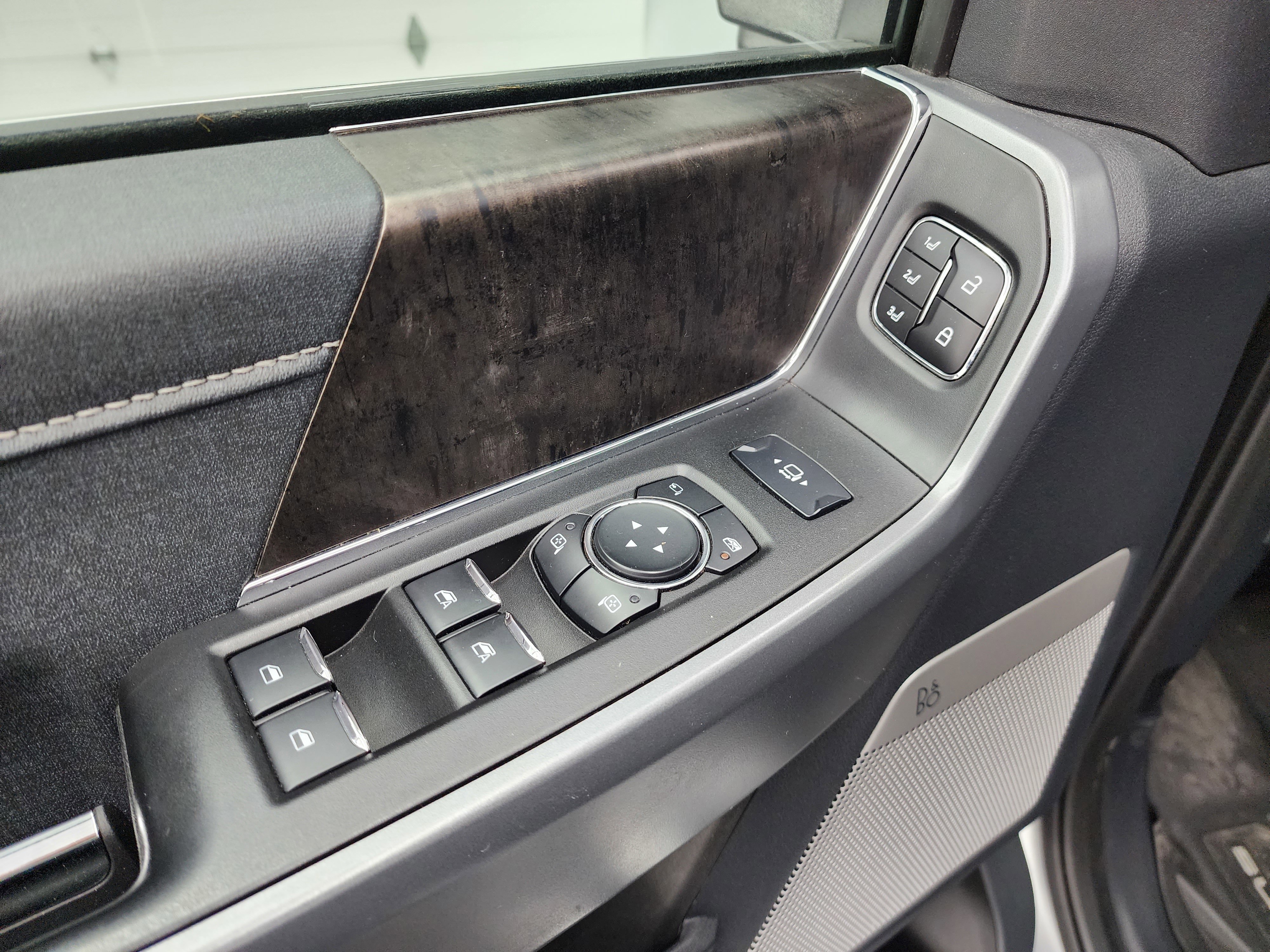 Used 2024 Ford F250 Lariat w/ Chrome Package image 47