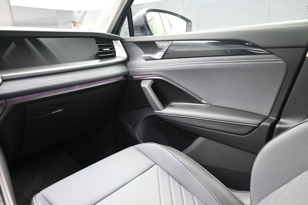 New 2026 Volkswagen Tiguan SE FWD image 24