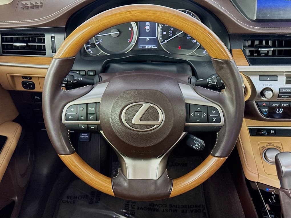 Used 2016 Lexus ES 350 w/ Premium Package w/Wood Trim FWD image 32