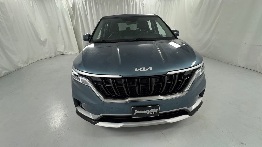 Used 2024 Kia Carnival EX FWD image 8
