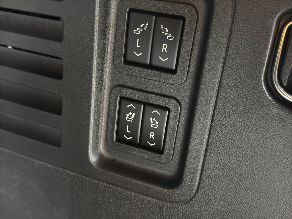 Used 2024 Chevrolet Traverse RS AWD/4WD image 22
