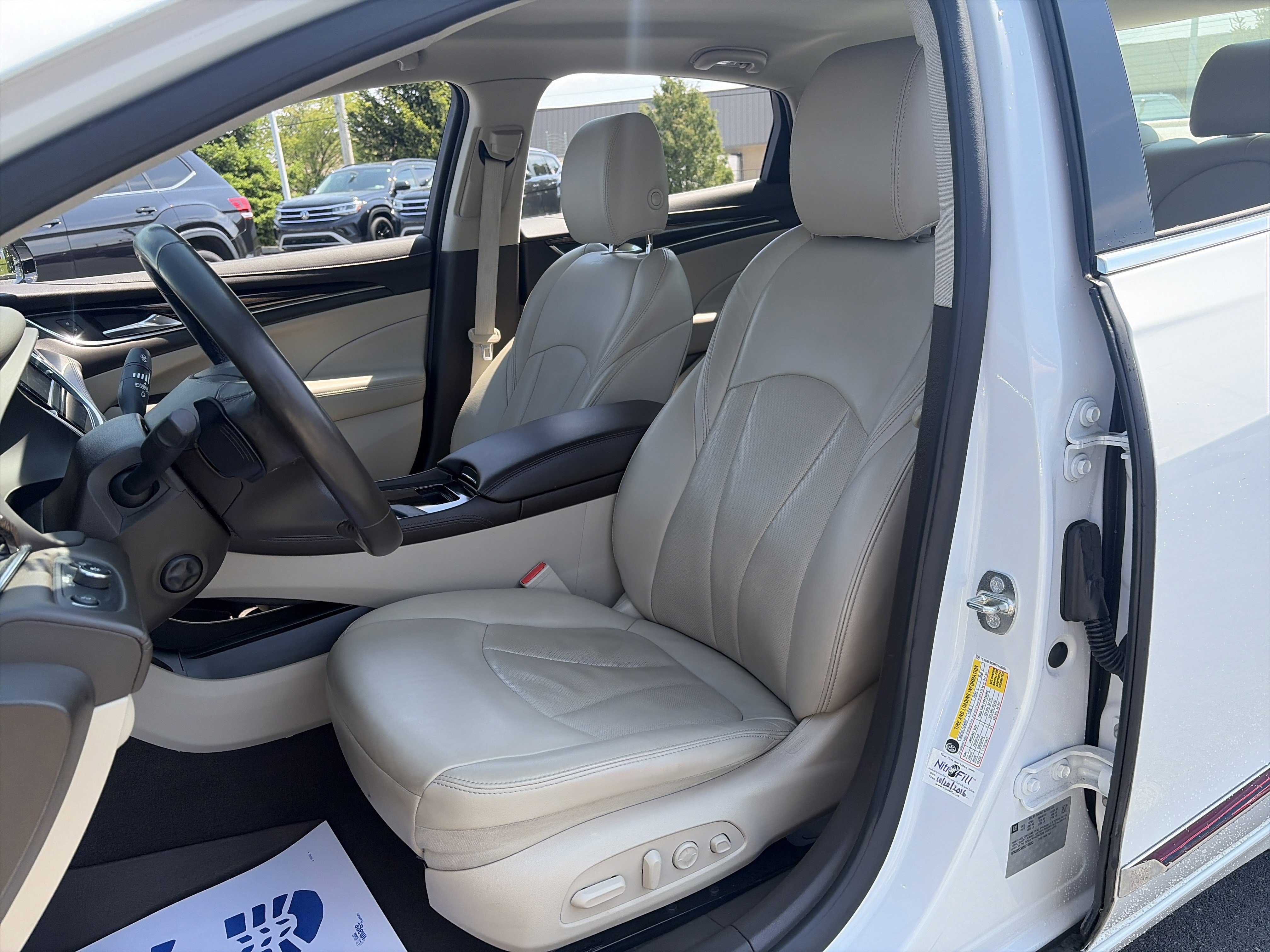 Used 2017 Buick LaCrosse Premium image 28