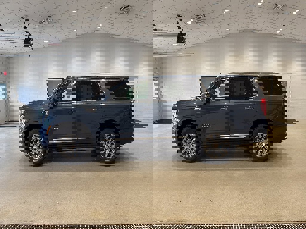 New 2025 GMC Yukon Denali w/ Sun & Power Step Package