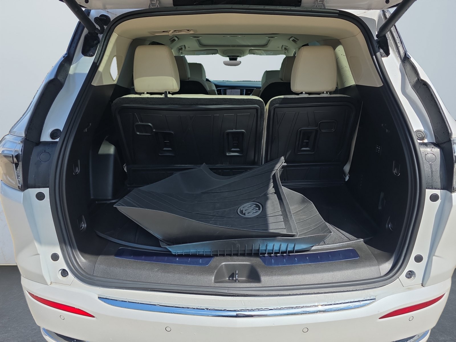 Used 2023 Buick Enclave Avenir w/ Trailering Package, 5000 lbs. AWD/4WD image 15