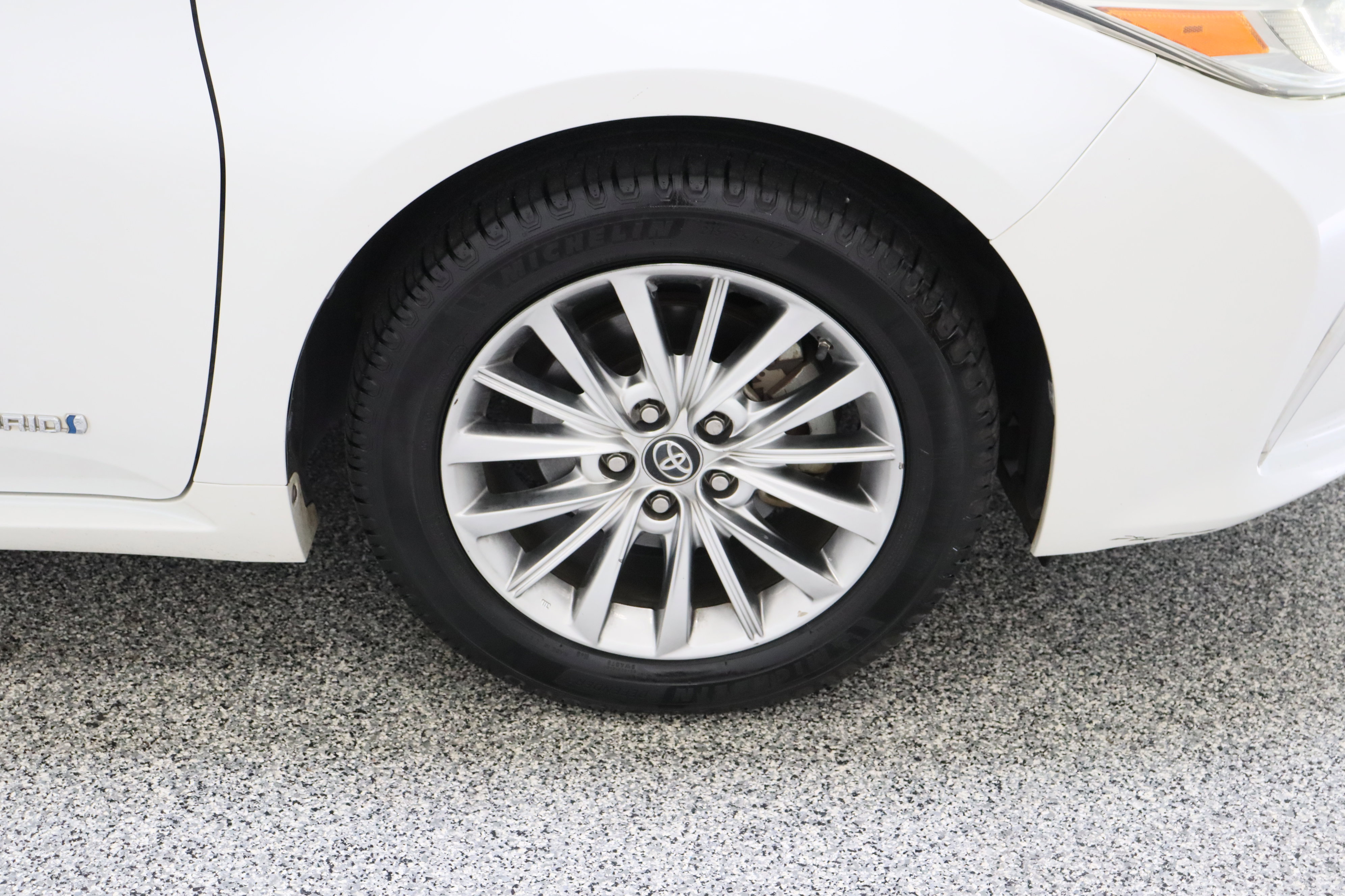 Used 2018 Toyota Avalon Limited FWD image 5