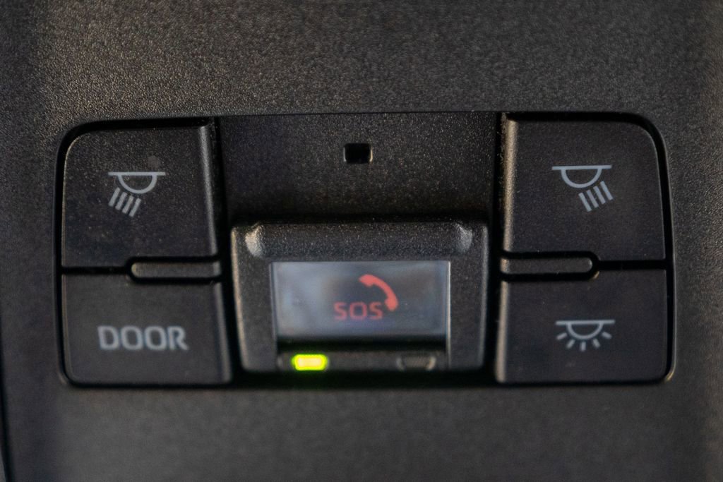 Used 2022 Toyota Venza LE image 27