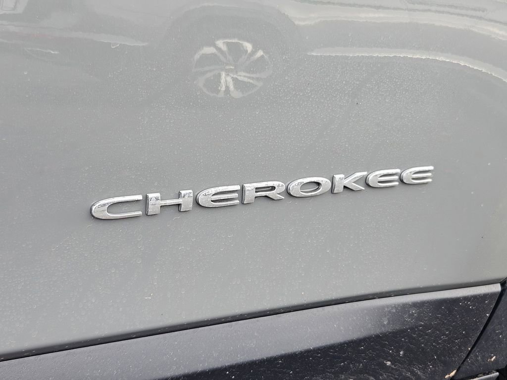 Used 2022 Jeep Cherokee Latitude Lux w/ Mopar Interior Package image 33