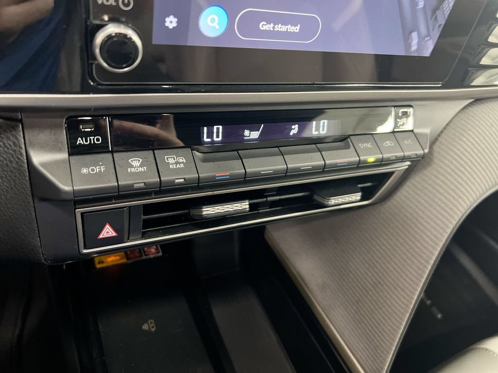 Used 2025 Toyota Camry SE w/ Convenience Package FWD image 17