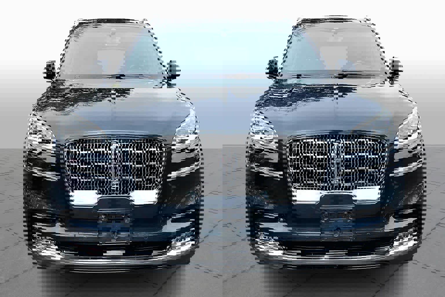 Used 2023 Lincoln Aviator Reserve w/ Equipment Group 201A image 3