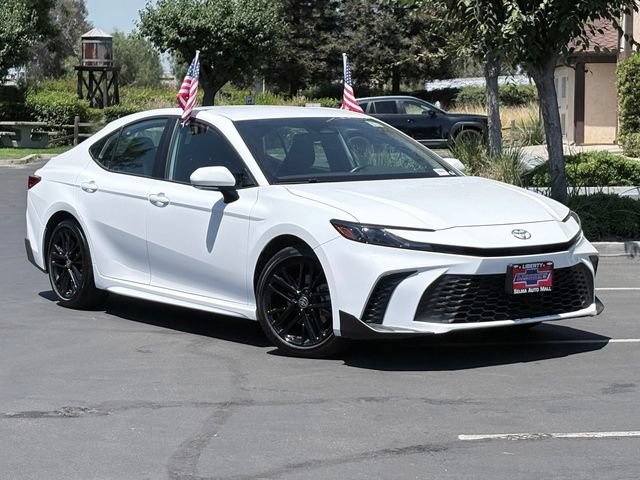 Used 2025 Toyota Camry SE FWD image 2