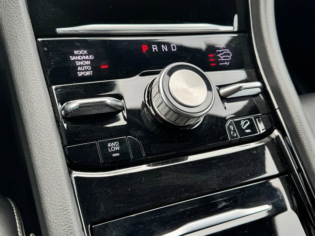 Used 2023 Jeep Grand Cherokee Overland w/ Luxury Tech Group IV AWD/4WD image 26
