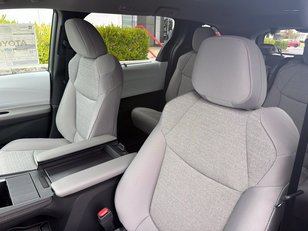 New 2026 Toyota Sienna LE FWD image 11