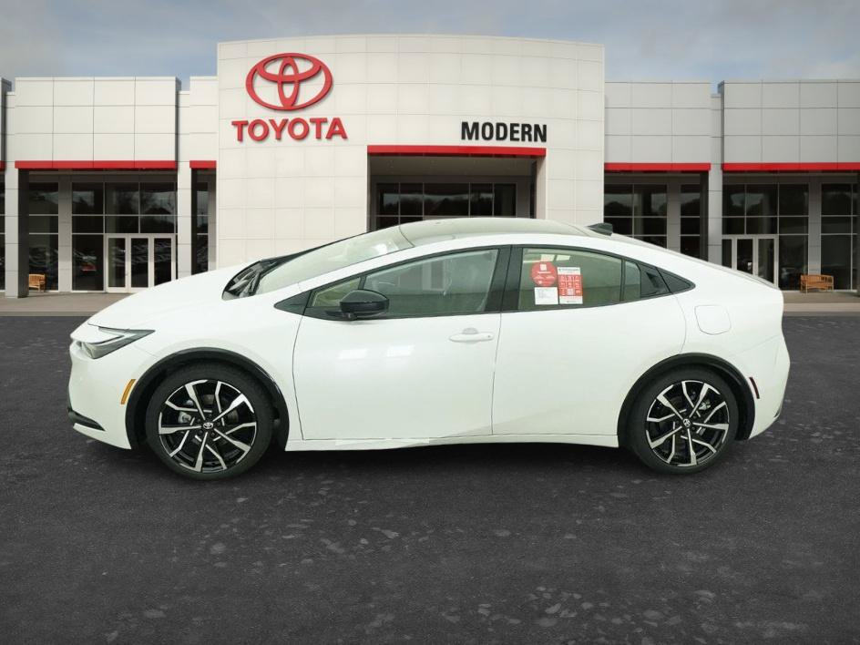 New 2027 Toyota Prius Plug-In Hybrid FWD image 3