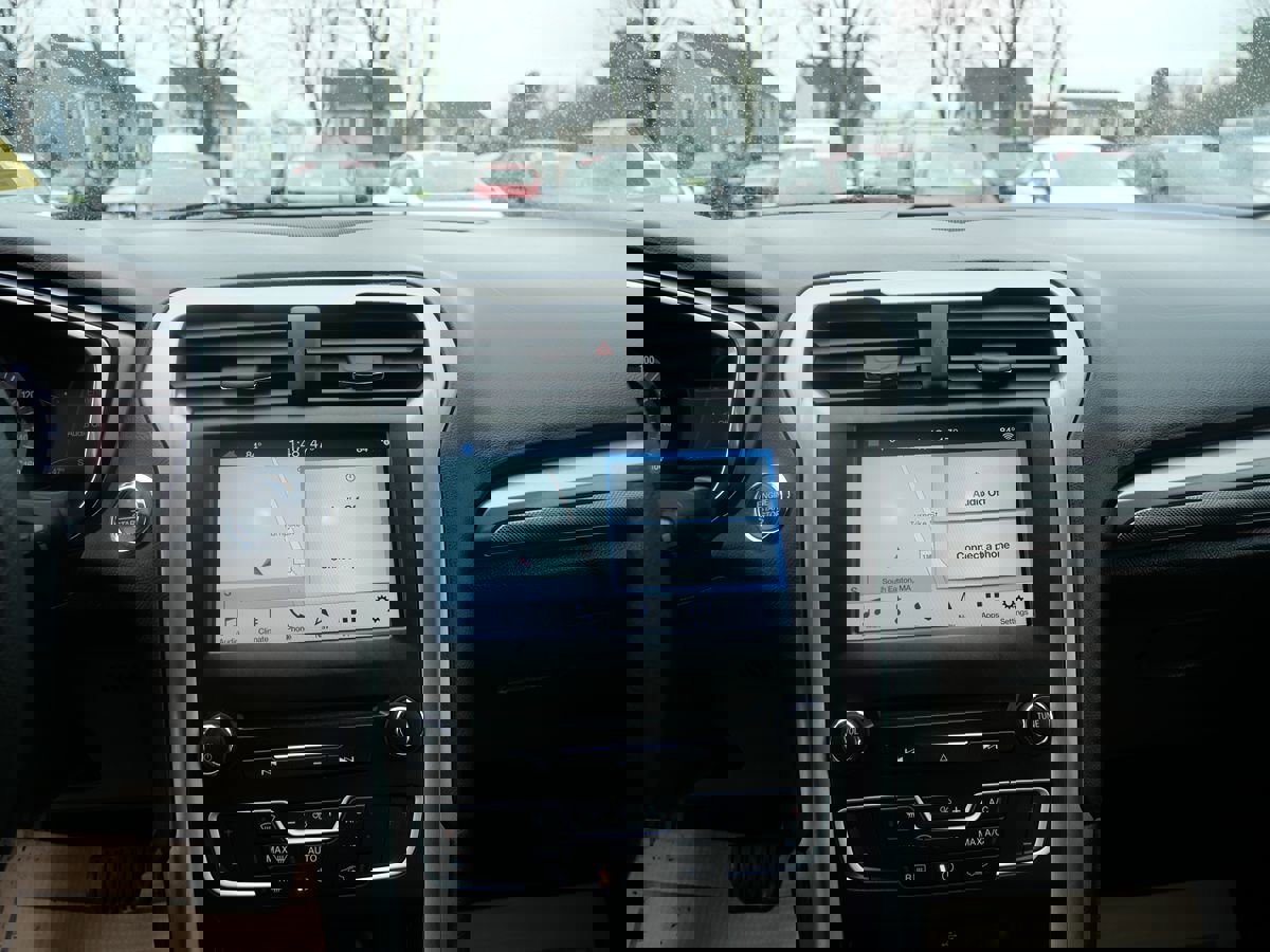 Used 2017 Ford Fusion SE w/ Fusion SE Technology Package image 13