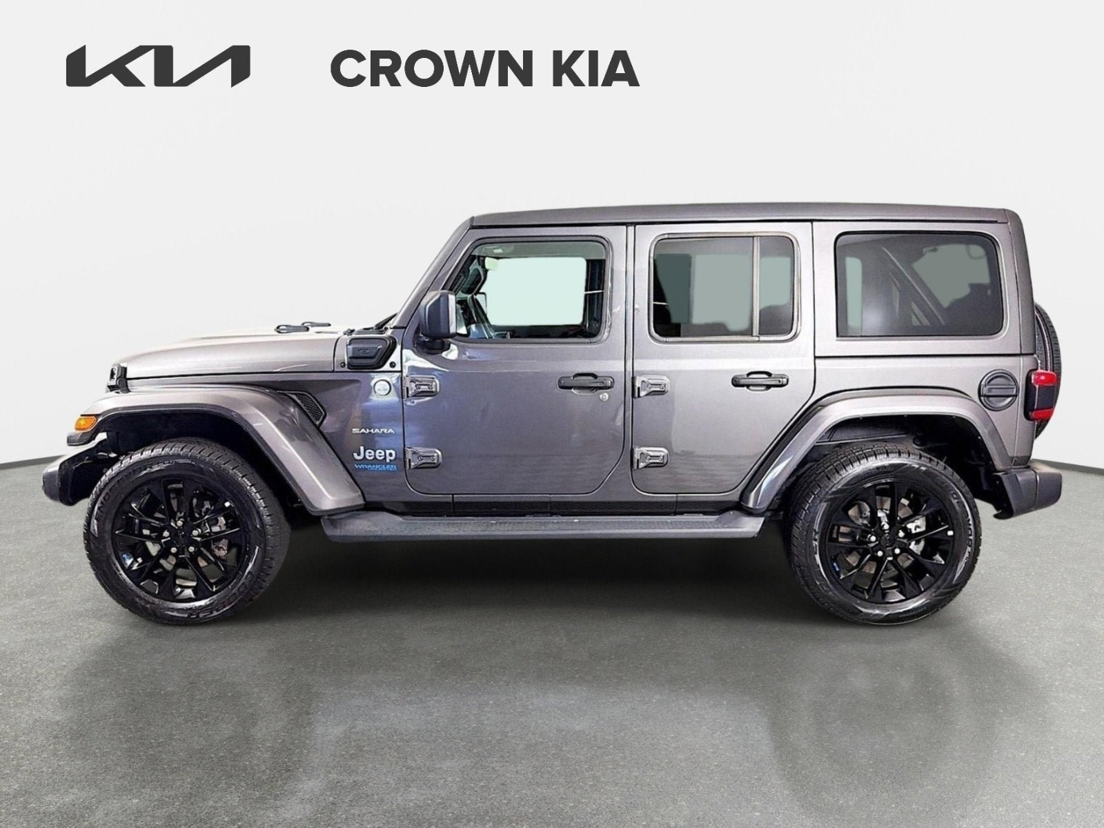Used 2022 Jeep Wrangler Unlimited Sahara w/ Cold Weather Group AWD/4WD image 9