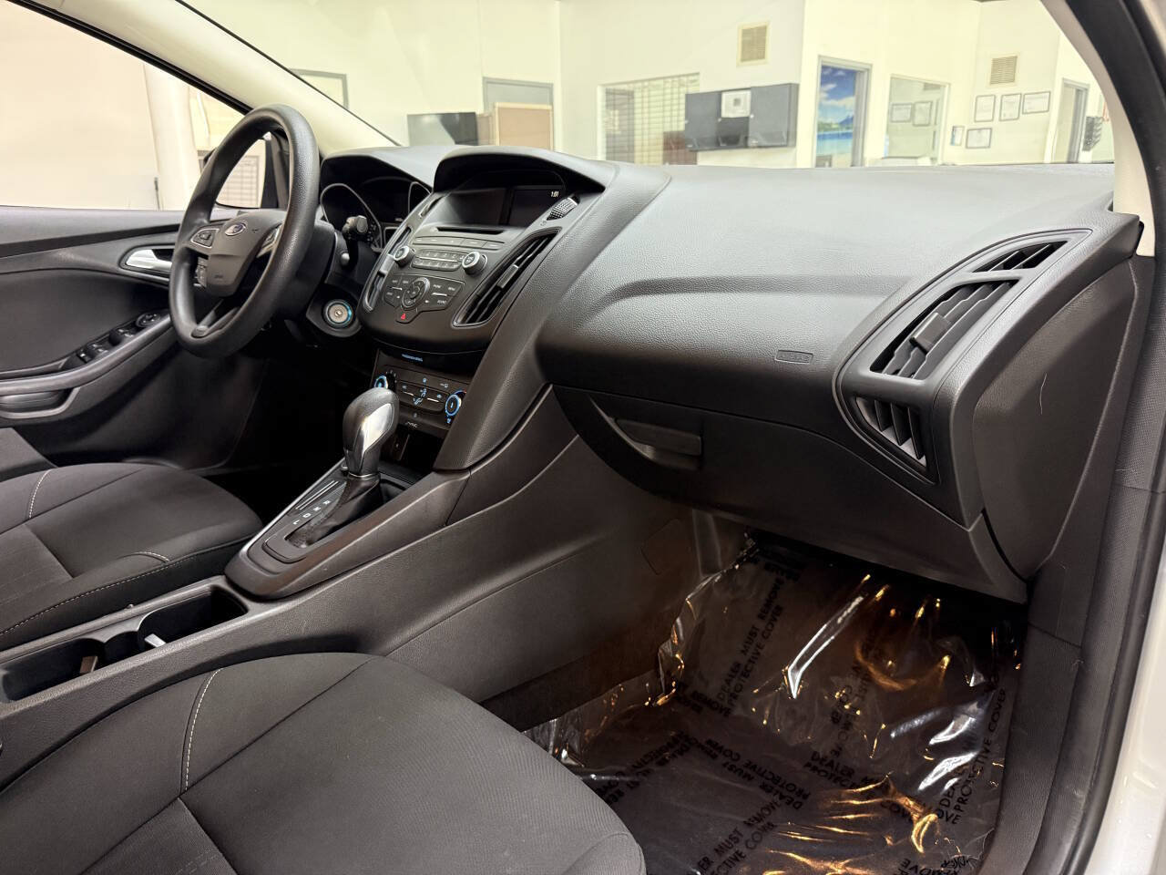 Used 2017 Ford Focus SE FWD image 18