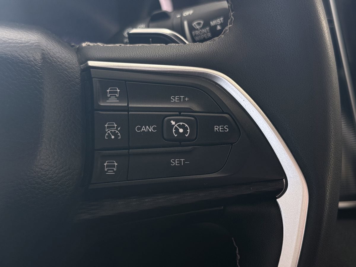 Used 2023 Jeep Grand Cherokee Laredo w/ Luxury Tech Group I image 47