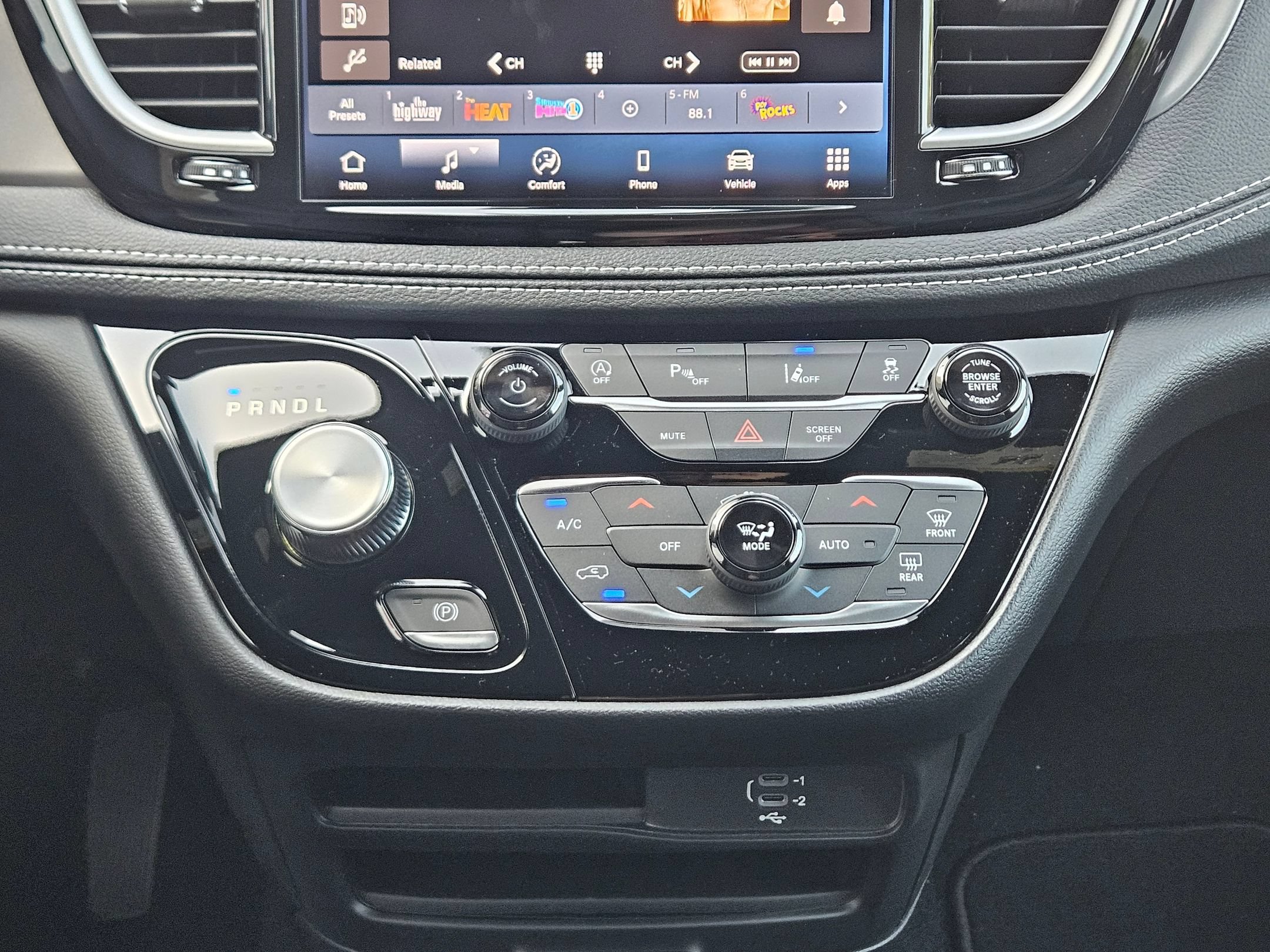 New 2027 Chrysler Pacifica Select FWD image 11