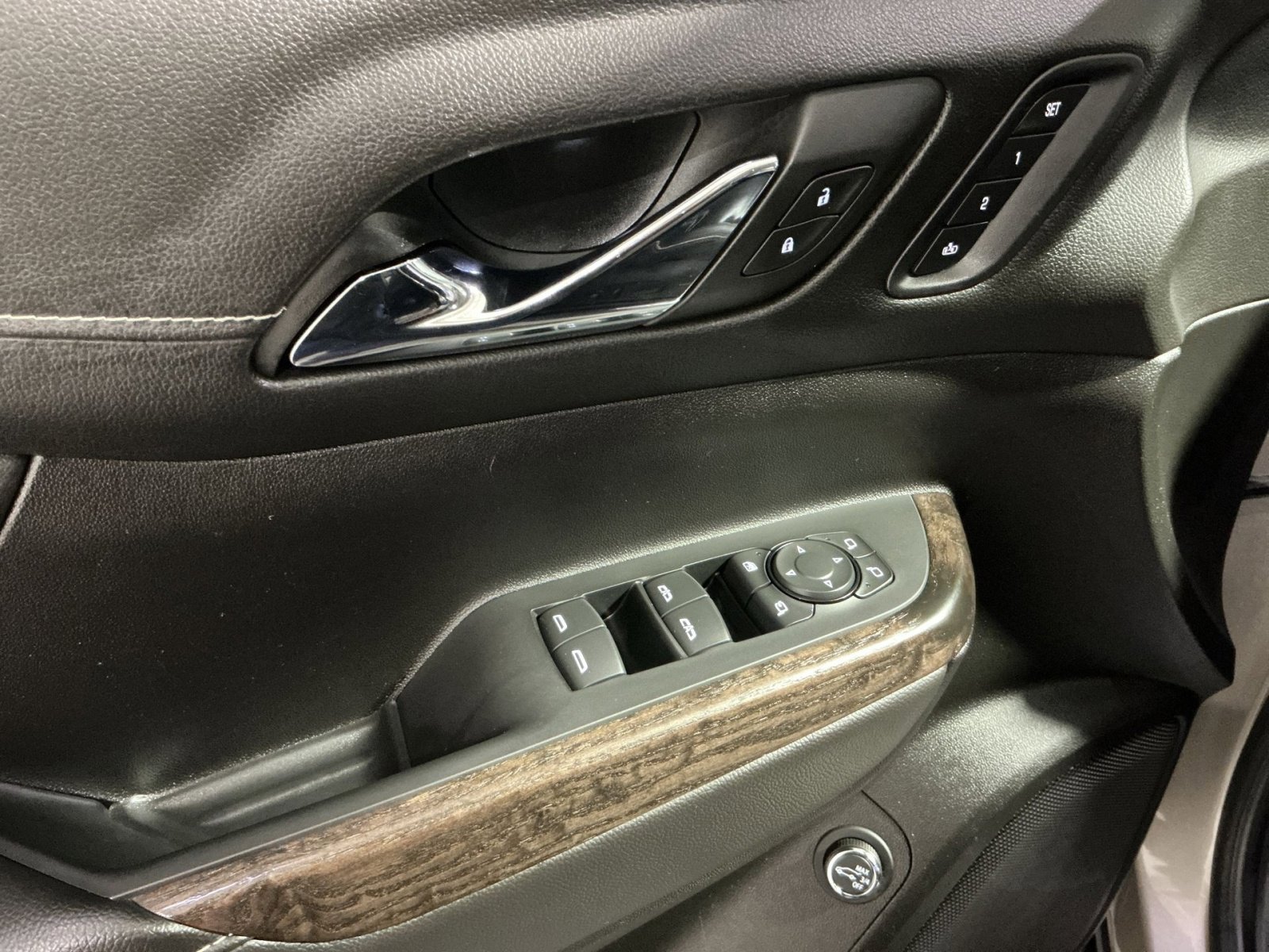 Used 2023 GMC Acadia Denali w/ Denali Ultimate Package image 23