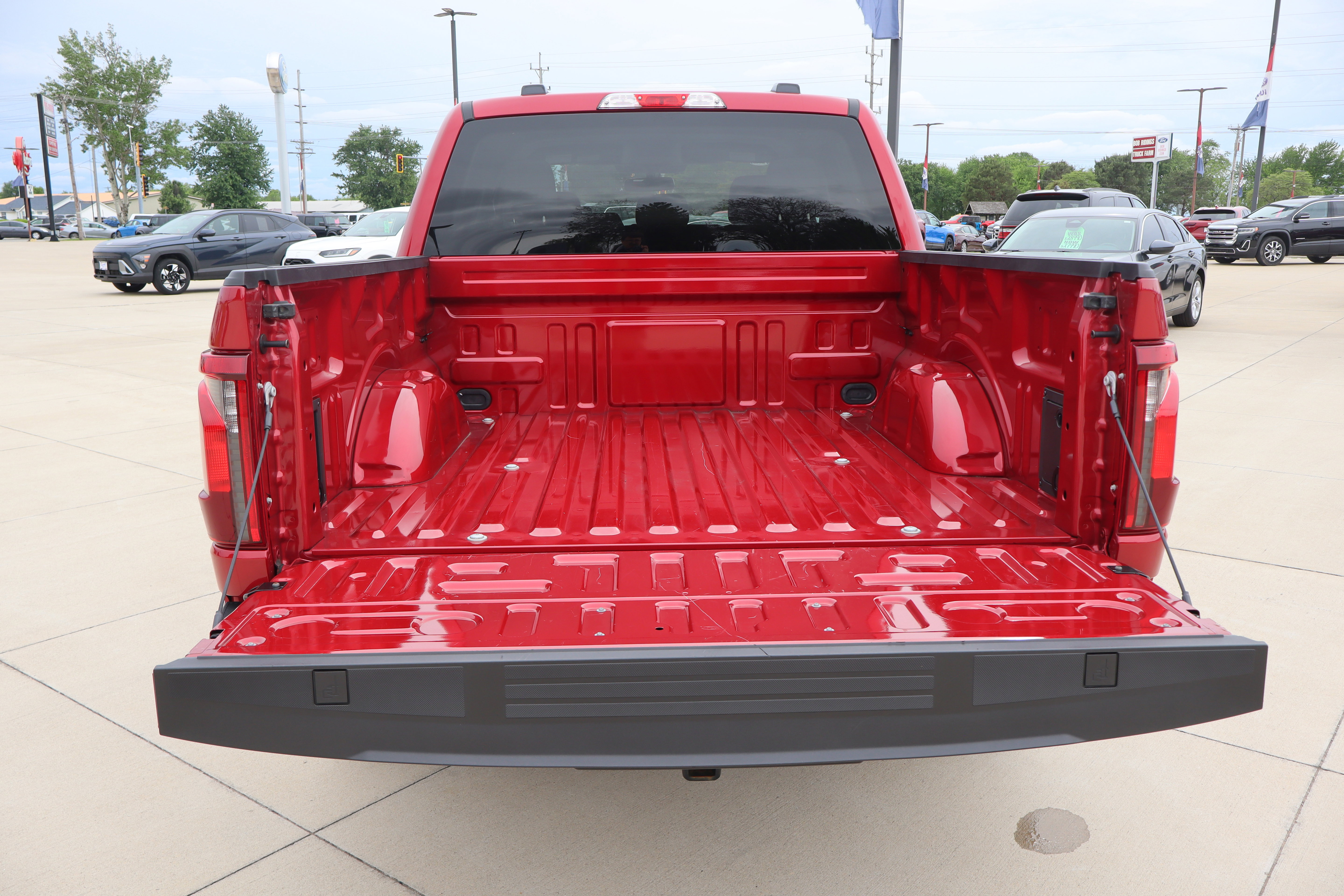Used 2024 Ford F150 XLT w/ Mobile Office Package RWD image 27