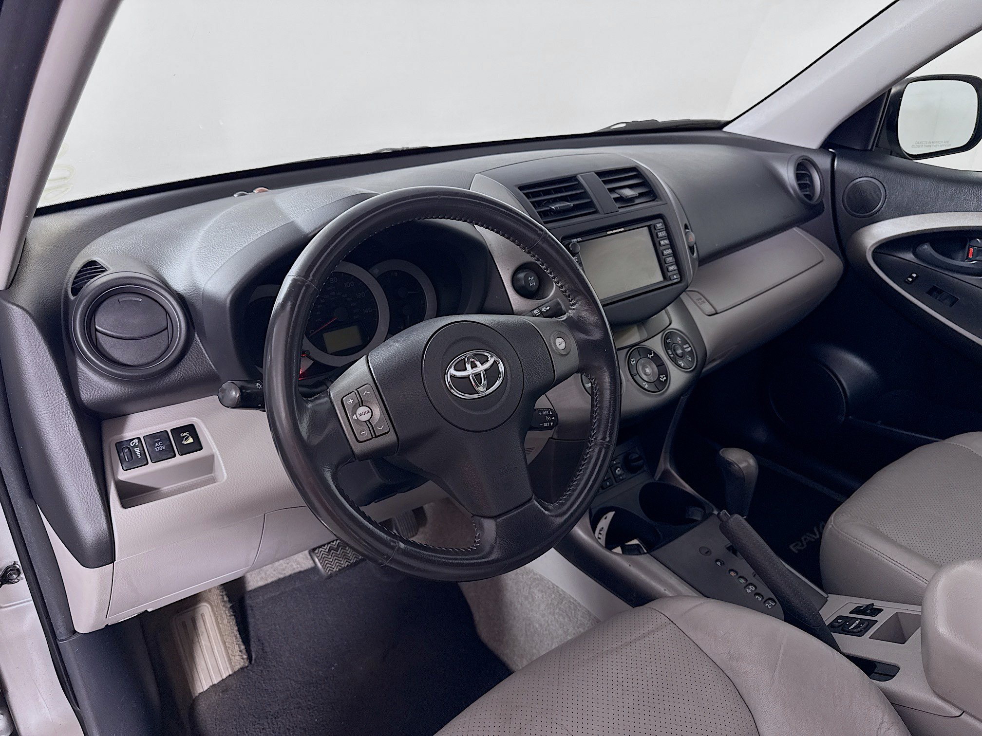 Used 2009 Toyota RAV4 Limited AWD/4WD image 9