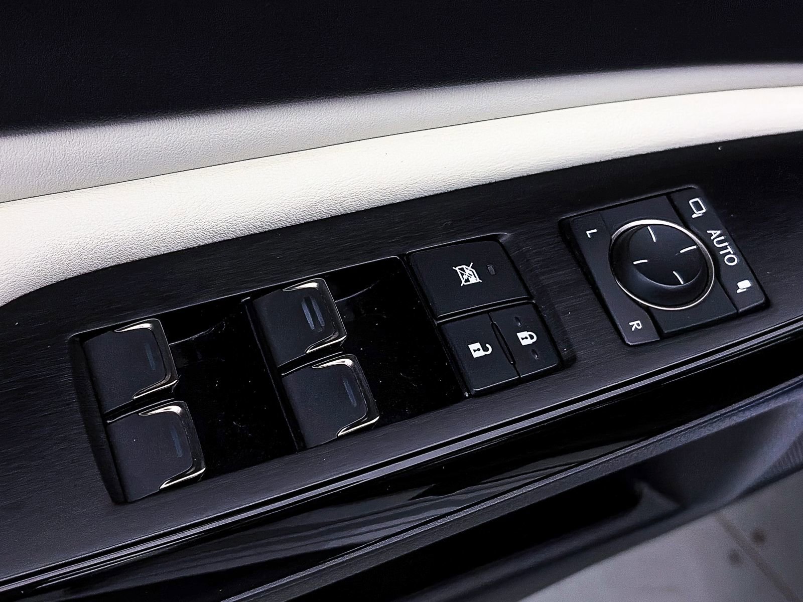 Used 2023 Lexus ES 300h F Sport w/ Accessory Package (Z2) FWD image 17