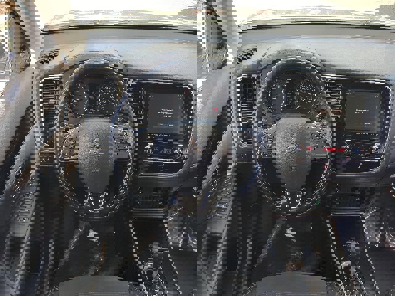 Used 2020 Mitsubishi Outlander ES image 16