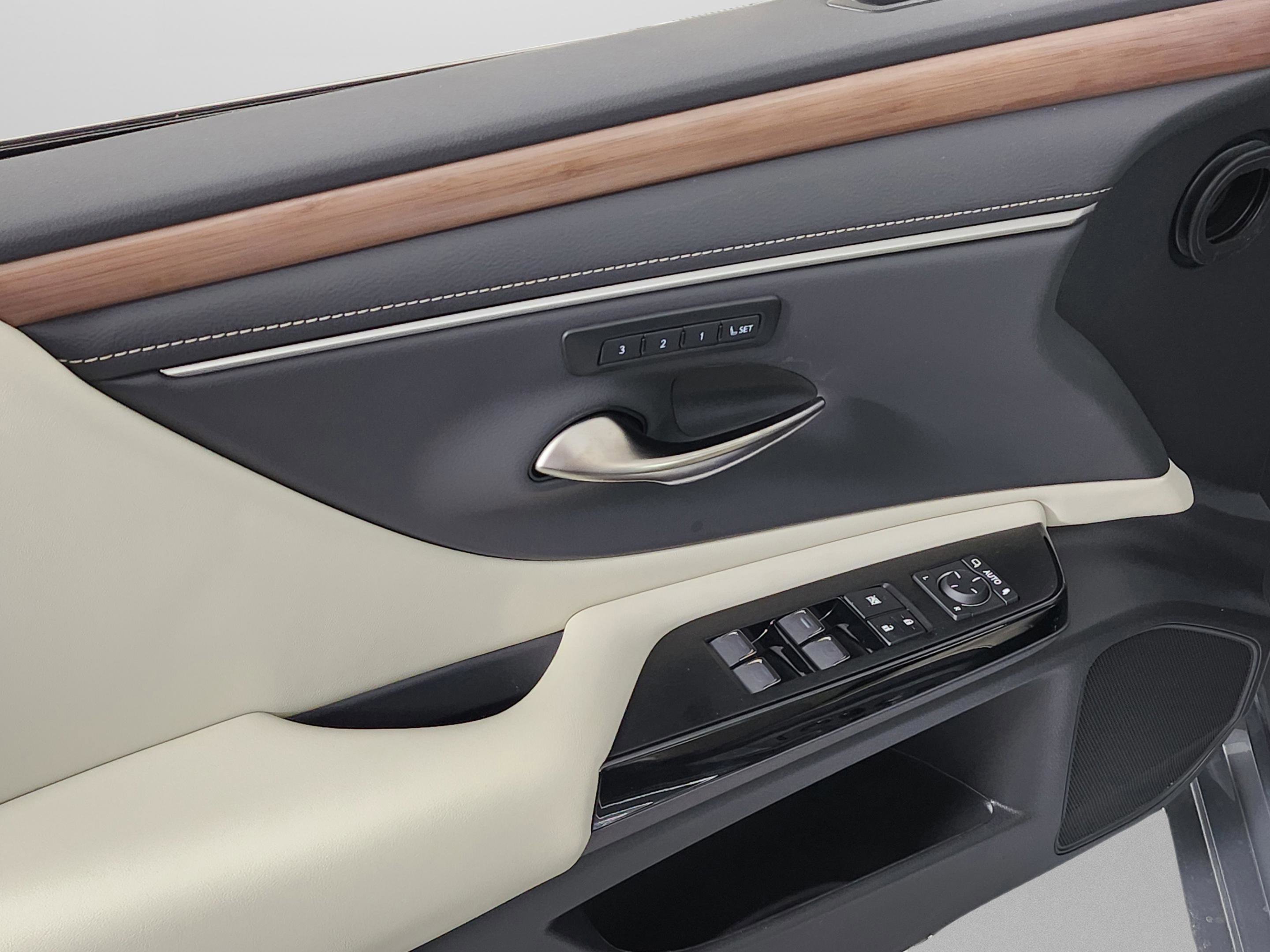 New 2025 Lexus ES 350 w/ Premium Package image 14