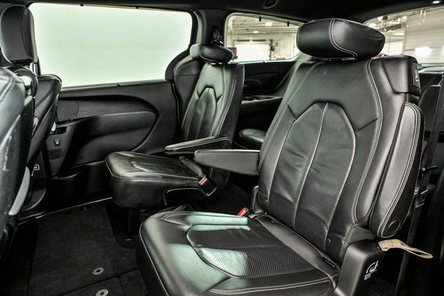 Used 2018 Chrysler Pacifica Touring-L Plus image 13