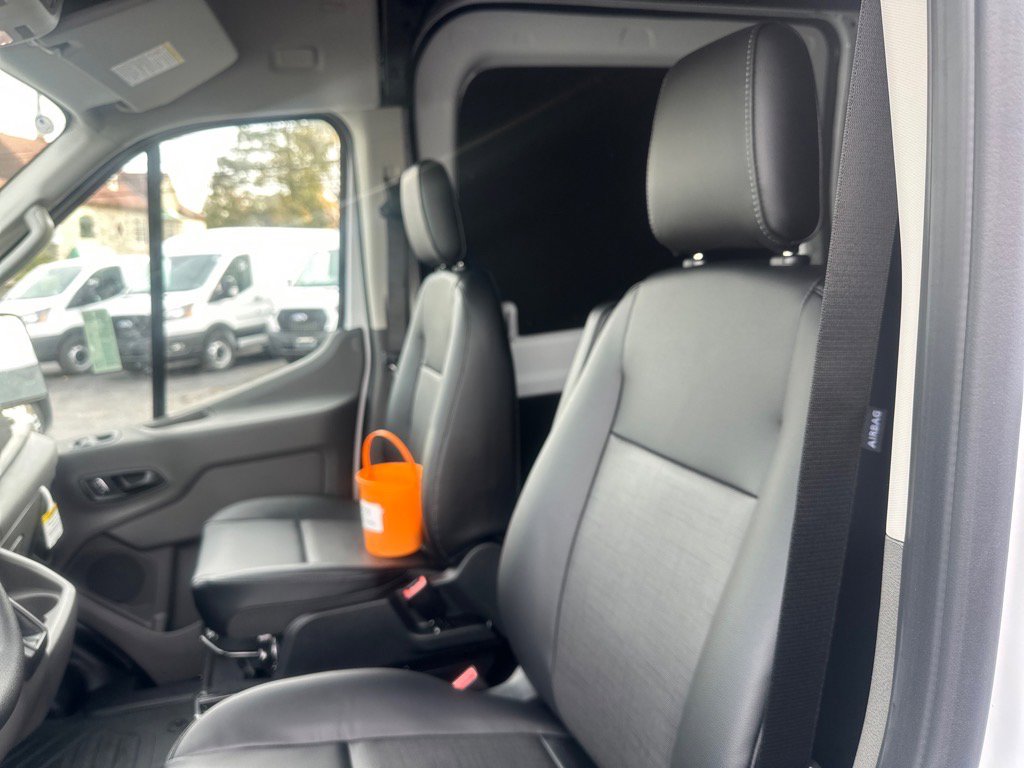 New 2026 Ford Transit 250 148 Medium Roof w/ Load Area Protection Package image 31
