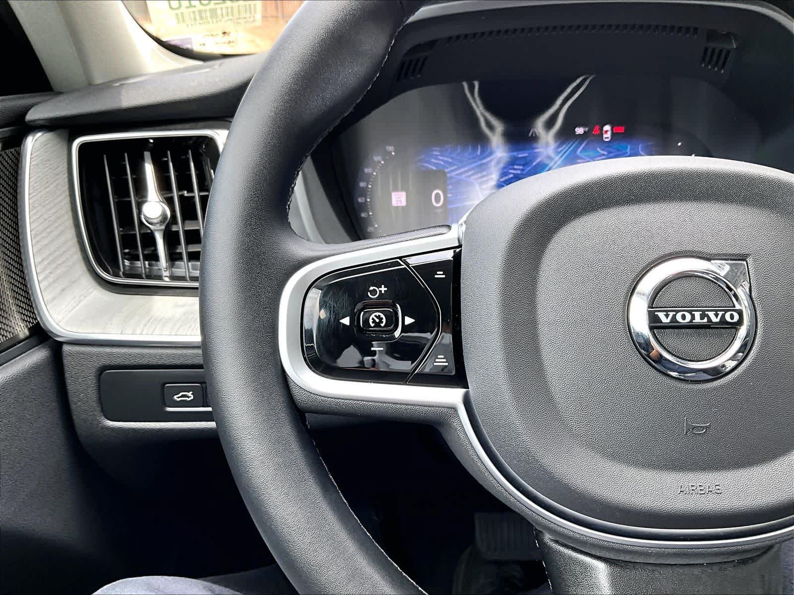 Used 2025 Volvo XC60 T8 Plus AWD/4WD image 21