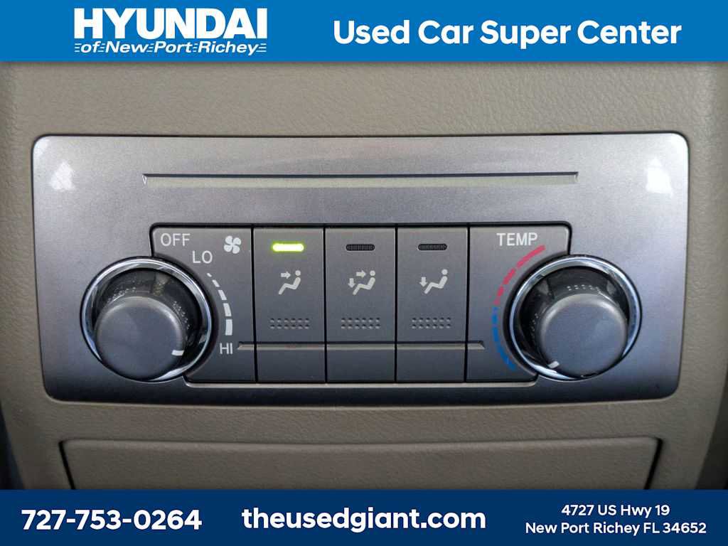 Used 2011 Toyota Highlander SE w/ Tow Pkg FWD image 19