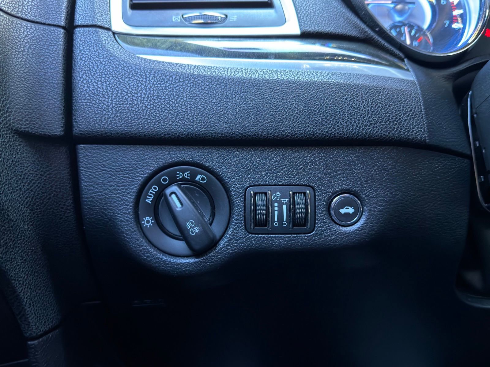 Used 2012 Chrysler 300 C w/ 19-Premium Speaker Group image 19