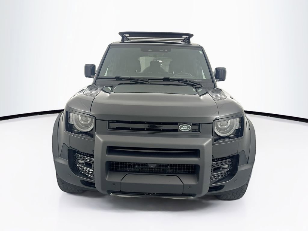 Used 2023 Land Rover Defender 130 SE image 2