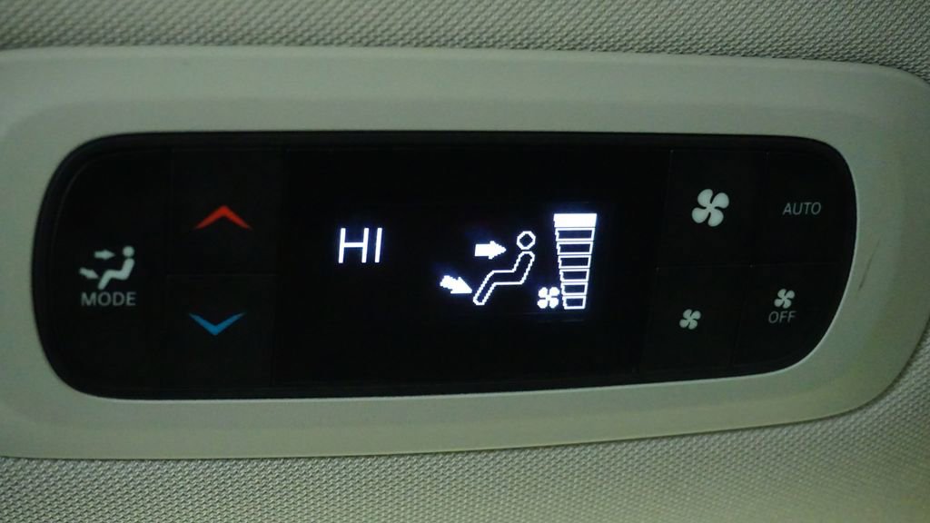 Used 2024 Chrysler Pacifica Limited FWD image 39