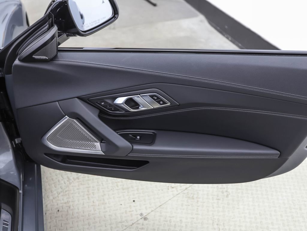 Certified 2025 BMW Z4 M40i w/ Edition image 21
