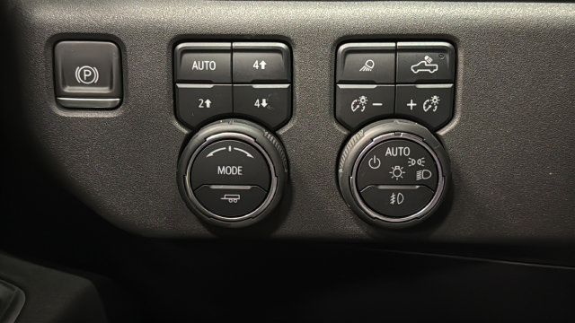 Used 2022 Chevrolet Silverado 1500 LT Trail Boss w/ LT Trail Boss Premium Package AWD/4WD image 30