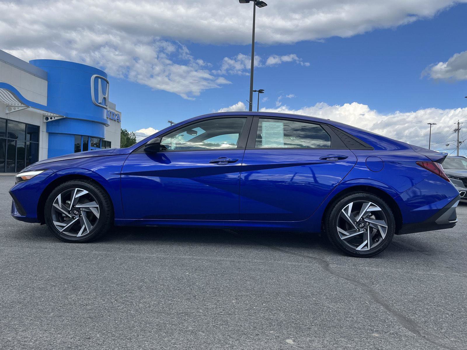 Used 2025 Hyundai Elantra Sport FWD image 10