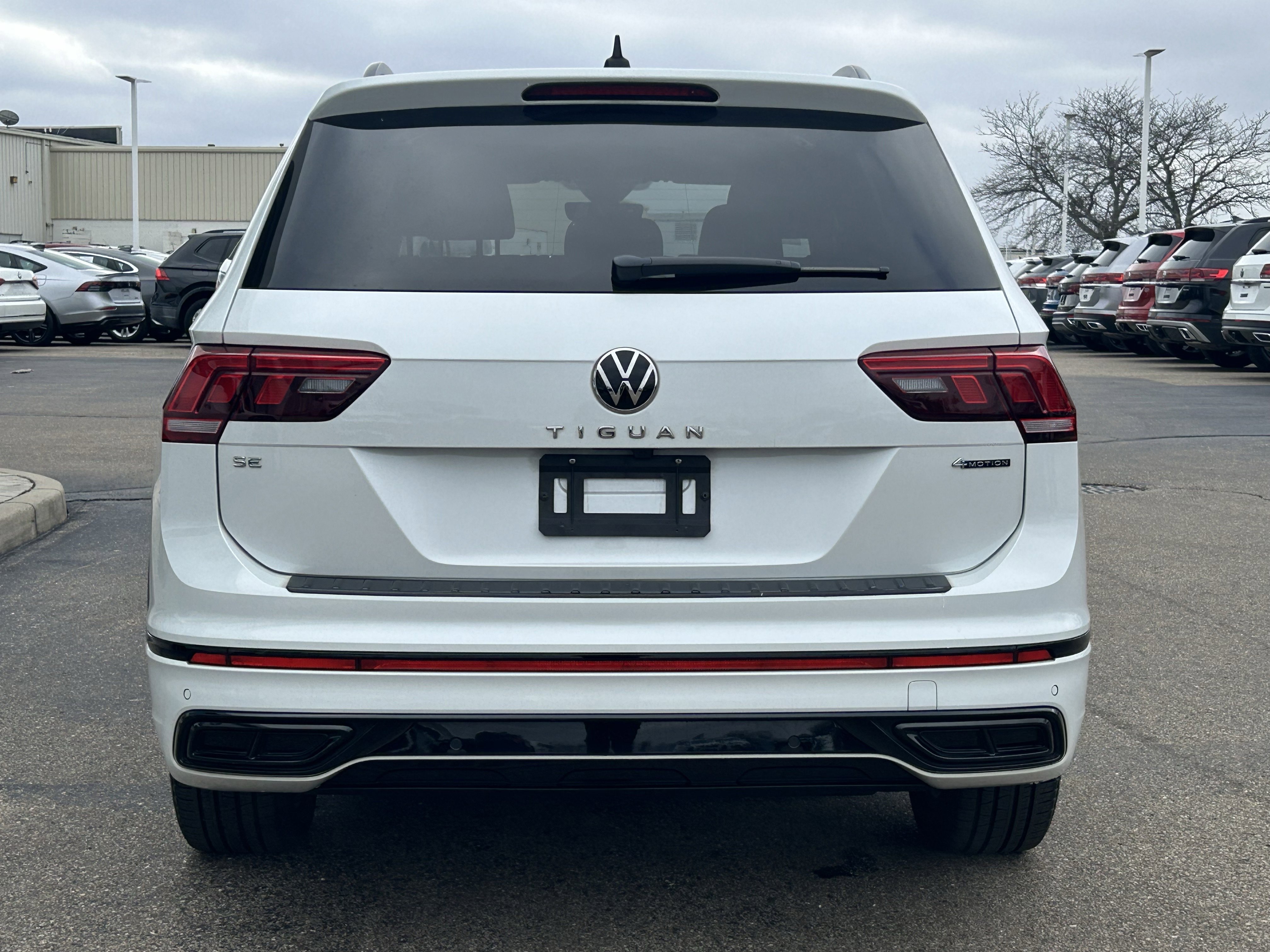 Certified 2022 Volkswagen Tiguan SE R-Line image 6