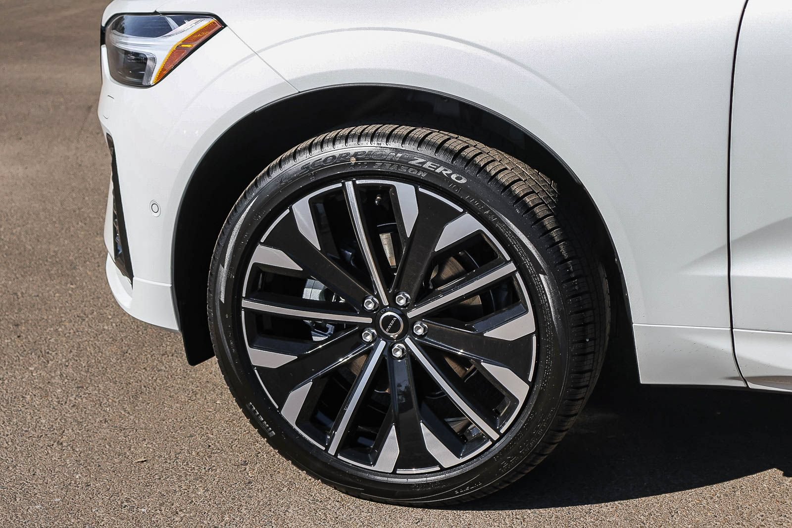 New 2026 Volvo XC60 B5 Ultra AWD/4WD image 9