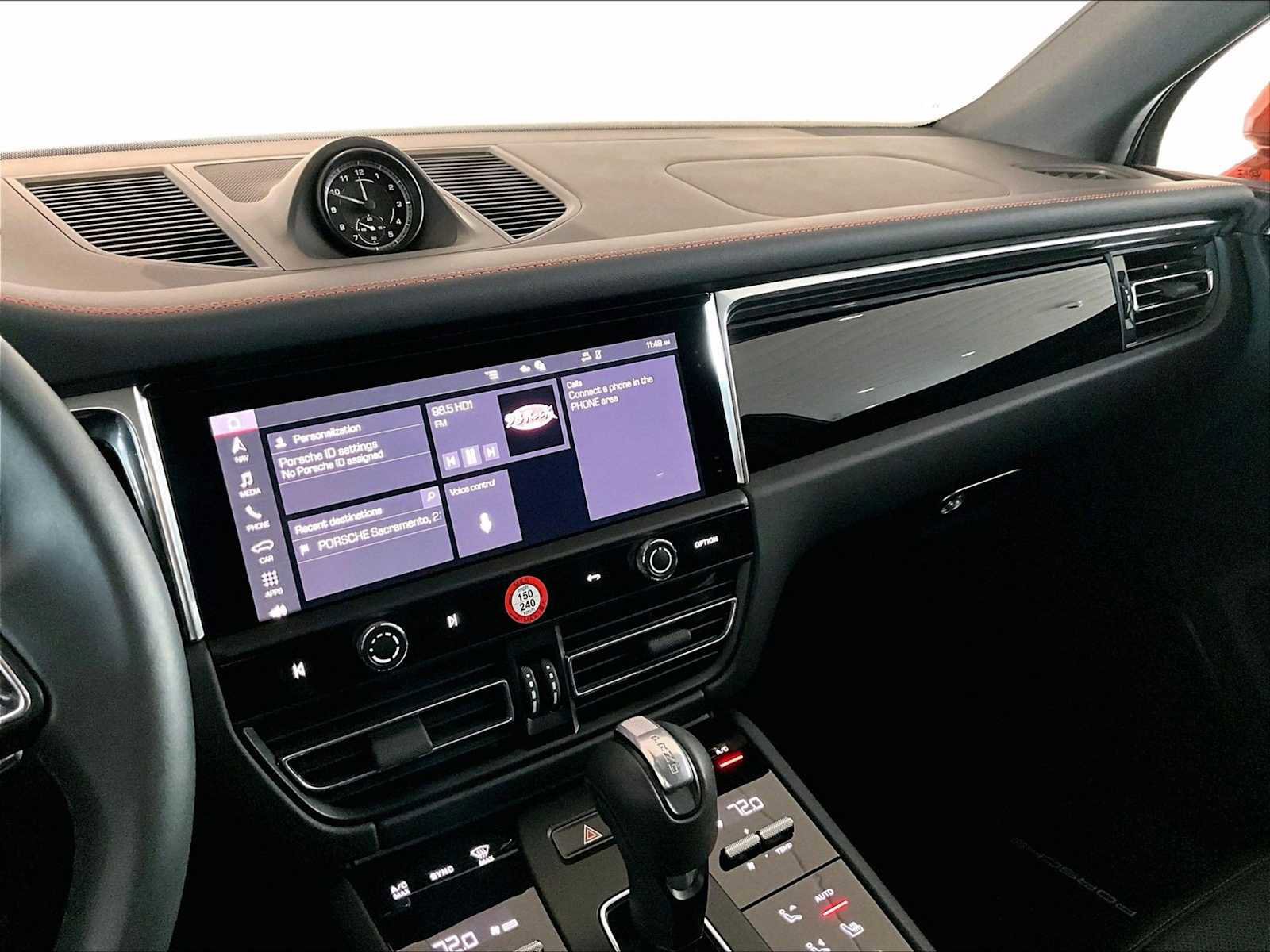 Used 2025 Porsche Macan image 19
